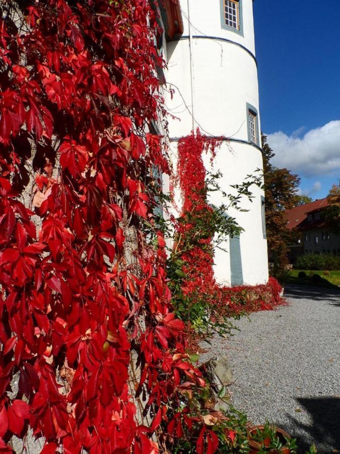 Schloss Rossdorf & *